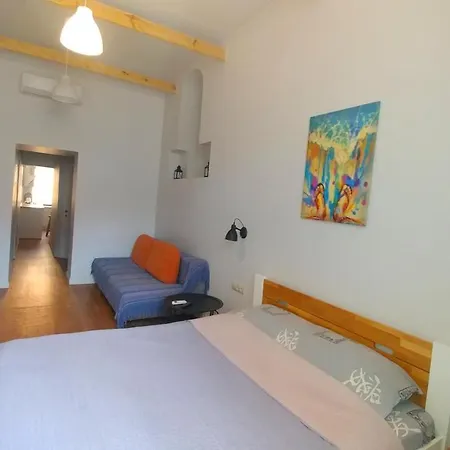 возле городского сада гаванная дерибасовская Apartment Odesa
